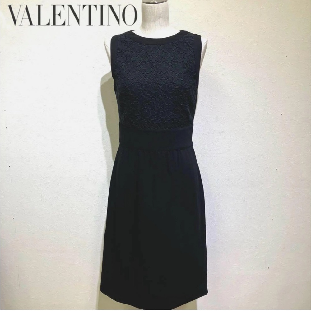 VALENTINO vintage black Roma Black
Virgin Wool Dress size 6